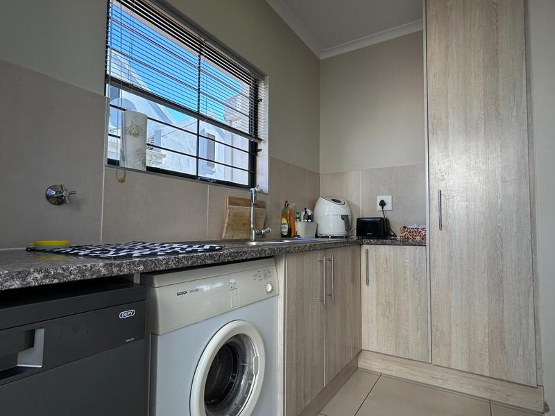 3 Bedroom Property for Sale in Sunningdale Western Cape